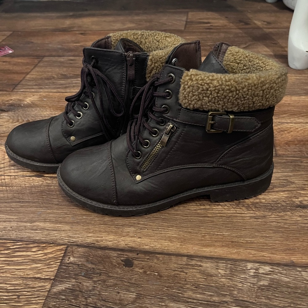 Size 9 Dark brown Combat boots